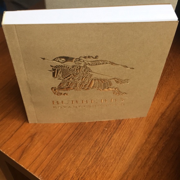 Burberry Women’s Watch Brand New - Picture 7 of 7